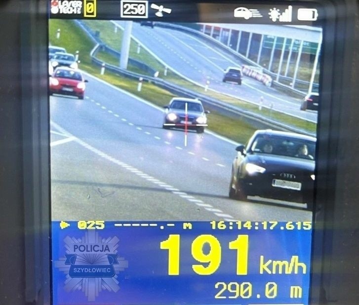 Na S7 w Baraku kierowca BMW pędził prawie 200 kilometrów na godzinę. Został ukarany wysokim mandatem 