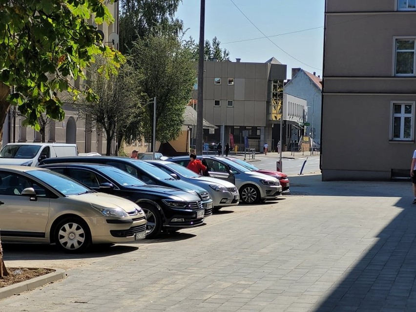 Ulica Mickiewicza w Słupsku prawie gotowa. Będzie gładki parking i prosty chodnik [ZDJĘCIA]