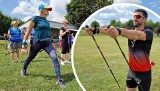 Kurs nordic walking. Aleksander Wilanowski pokazał w Strzelcach Opolskich jak prawidłowo chodzić z kijkami