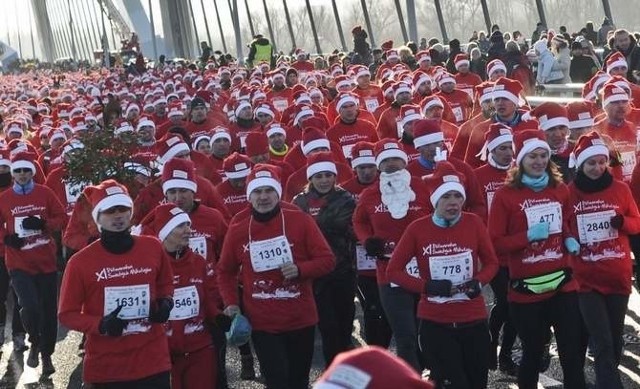 Kilka tysięcy skaczących Mikołaków? To trzeba zobaczyć.