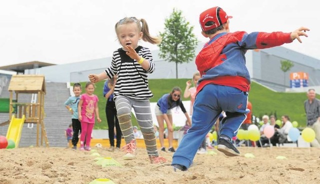 Dzieci mają jeszcze niedojrzały układ odpornościowy, więc zabawa w skażonej piaskownicy może się dla nich źle skończyć