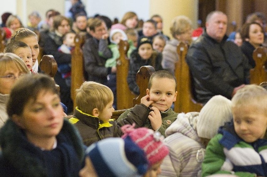 Wałbrzych: Dzieci dostały pół tysiąca paczek od św. Mikołaja