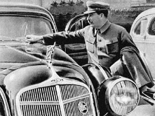 Fot. Archiwum. Rok 1936. Stalin ogląda pierwszy egzemplarz...