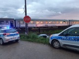 Wypadek pociągu relacji Suwałki - Kraków. W miejscowości Dąbrowa Łazy lokomotywa zderzyła się z samochodem. Ruch kolejowy został wstrzymany