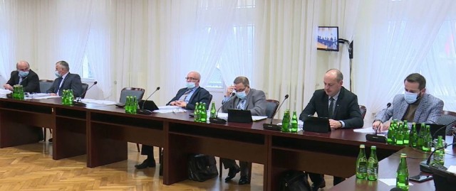 Rada Miejska w Kozienicach uchwaliła Wieloletnią Prognozę Finansową oraz przyjęła projekt budżetu na 2022 rok.