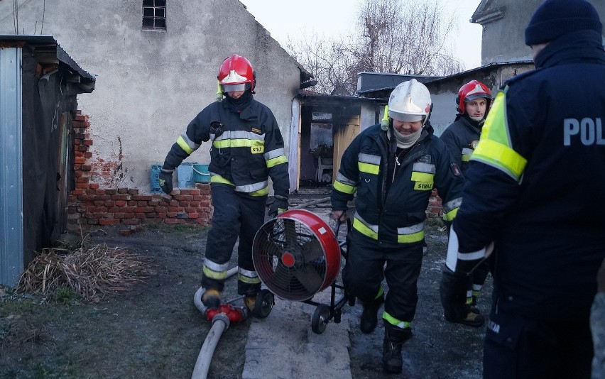 Dwie osoby zginęły w pożarze domu jednorodzinnego w...