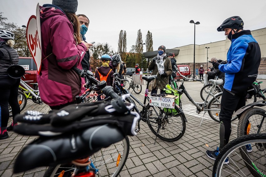 Strajki kobiet w Trójmieście. Sobotnia rodzinna blokada rowerowa przejechała ulicami Gdańska, Sopotu i Gdyni  