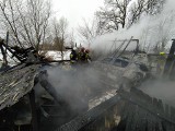 Pożar garażu w Filipowie. Auto spłonęło doszczętnie