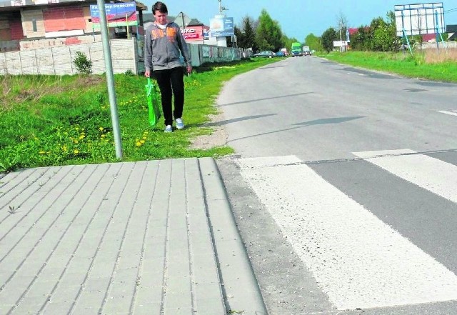 Ulicę Przedborską we Włoszczowie (na zdjęciu) oraz drogę Oleszno-Zabrody wyremontuje firma Dukt z Woli Murowanej. Przy Przedborskiej powstanie też chodnik po lewej stronie.