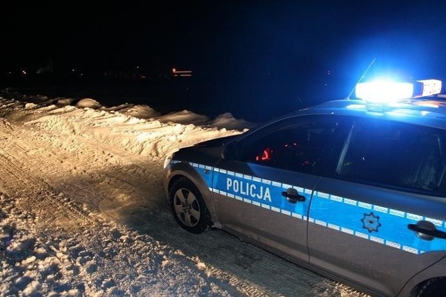 Kierowca potrącił nastolatkę, teraz szuka go policja.