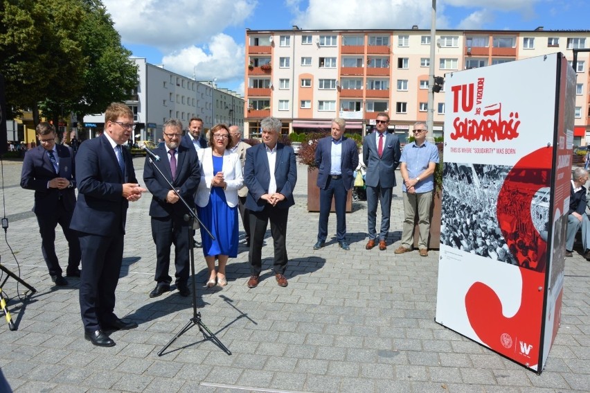 Otwarcie wystawy "Tu rodziła się Solidarność" w Lęborku,...