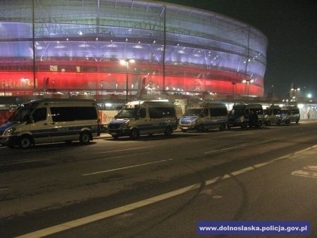 Policja podczas meczu Polska - Słowacja we Wrocławiu