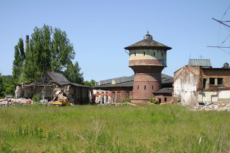 Rozpoczela sie rozbiórka obiektów lokomotywowni przy ul....