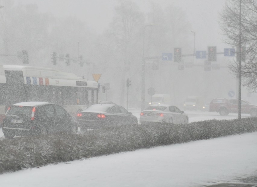 Do regionu radomskiego zbliża się śnieżyca.