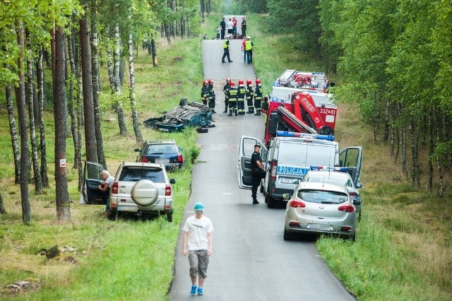 Wypadek pod Manowem - pięcioro rannych, roztrzaskane auta, po których nie było co zbierać. Na szczęście wszyscy przeżyli.