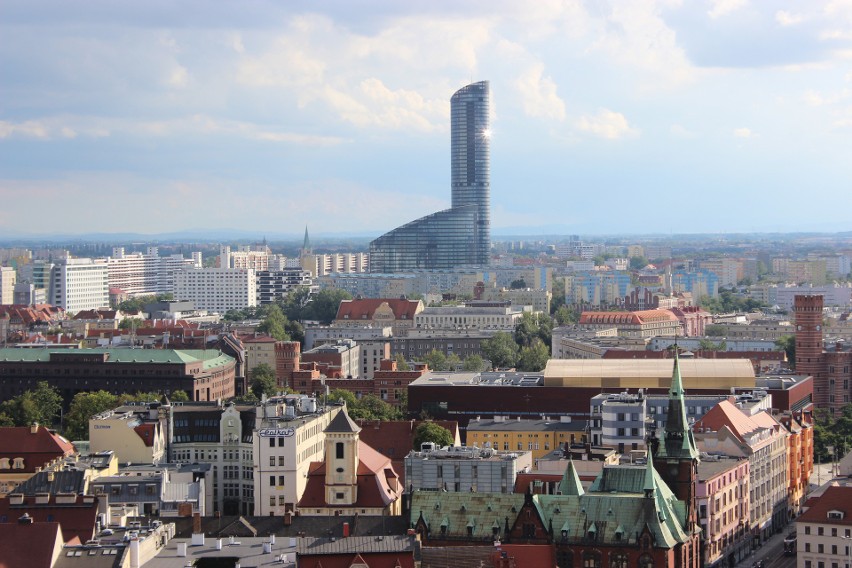 Miano najwyższego budynku w Polsce, jeśli liczyć wysokość do...