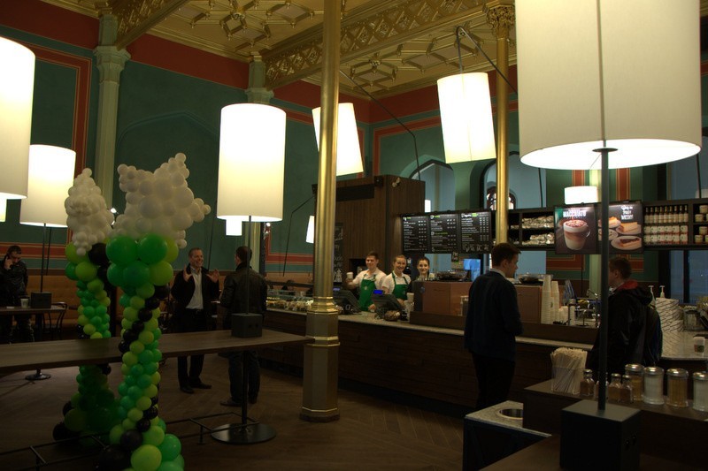 Wrocław: KFC i Starbucks na Dworcu Głównym już otwarte (CENY, ZDJĘCIA)