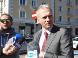 Poseł PiS Jacek Żalek wyrzucony z TVN24 za słowa o LGBT. Prezydent stanął w jego obronie. „LGBT to neobolszewizm"