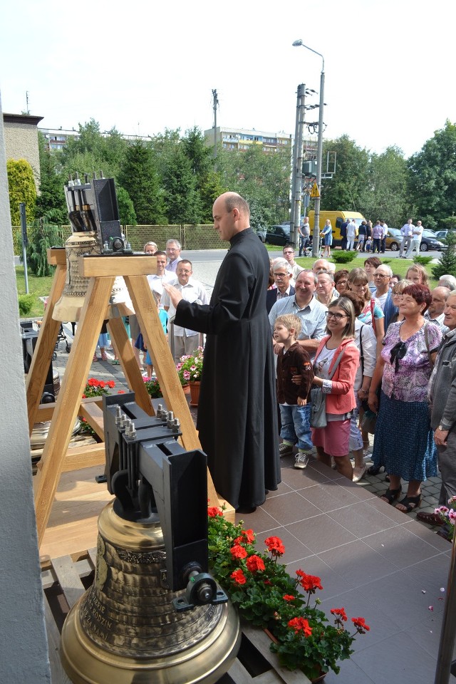 Rybnik: Nowa parafia Matki Boskiej Częstochowskiej w Rybniku ma już dzwony