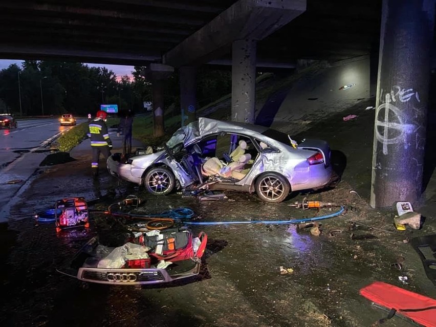 Wypadek na DK-79 w Katowicach. Dwie osoby trafiły do...