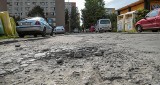 Znów zabrakło pieniędzy na naprawę dziurawej ulicy w Bronowicach