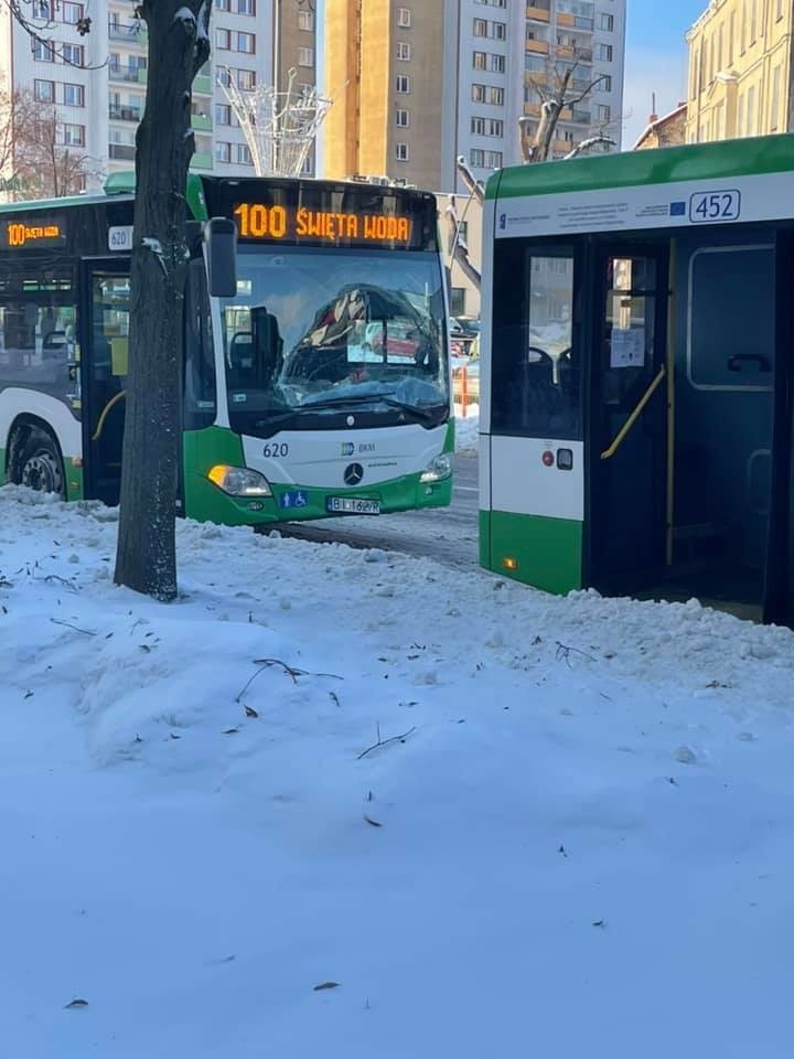 Zderzenie autobusów na al. Piłsudskiego w Białymstoku