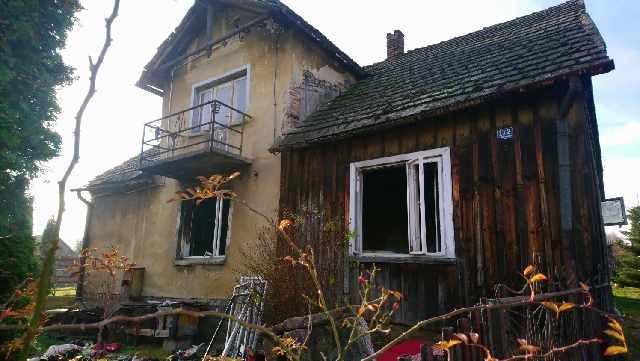 Tak wygląda dom rodziny z Bachowic po wybuchu gazu. W środku też wszystko jest zniszczone. Butlę w ostatniej chwili za okno wyrzucił sąsiad, zapobiegając jeszcze większej tragedii.