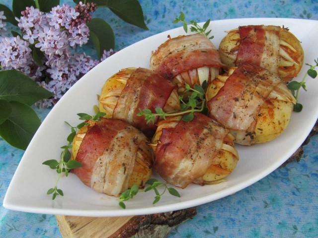Pomysł na szybki obiad. Młode ziemniaki z boczkiem i cebulą [PRZEPIS] |  Gazeta Krakowska