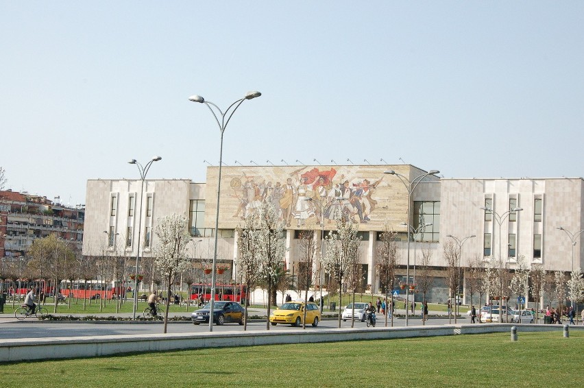 Tirana. Mauzoleum Envera Hodży