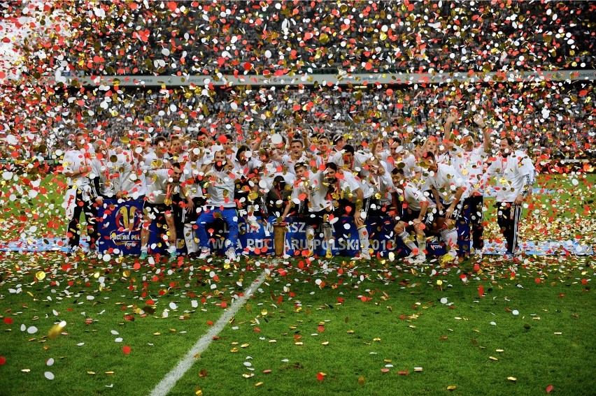 Rok później (2013) mistrzem została Legia. Wygrała 20...
