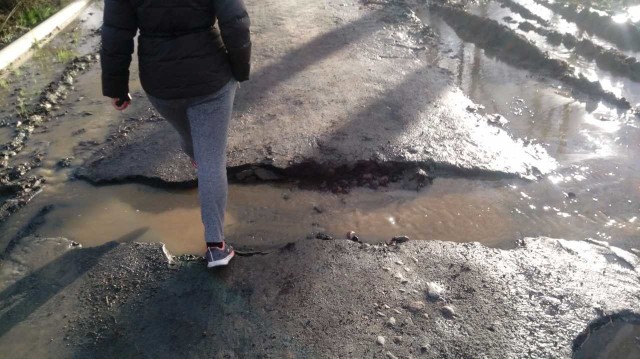 Tak wyglądała uszkodzona przez ulewy droga  we wsi  Głodowo.