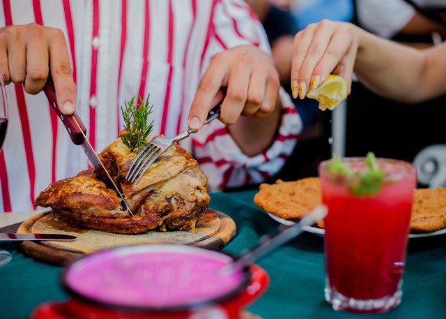 Lubisz dobrze zjeść i przy okazji... pomagać? Zobacz internetowe aukcje na rzecz Wielkiej Orkiestry Świątecznej Pomocy w krakowskiej gastronomii.