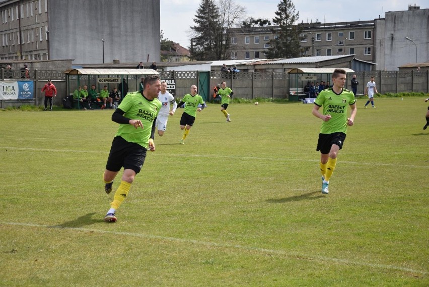 Bramki: 1:0 S. Tramsz – 8., 1:1 Smok – 10., 1:2 Dulski – 37...