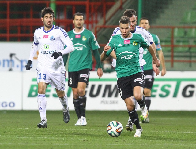 Michał Mak strzelił zwycięskiego gola w ostatnim meczu PGE GKS w Szczecinie. Czy dziś powtórzy to osiągnięcie?