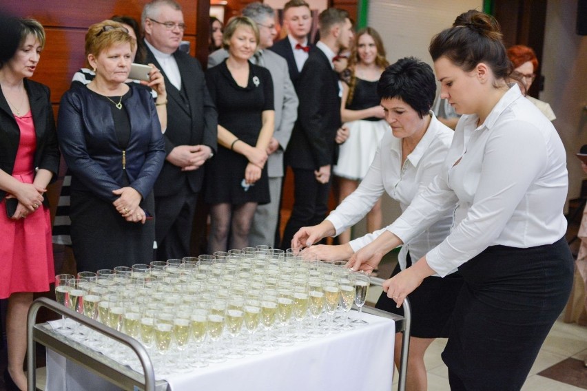 Studniówka I LO w Grudziądzu za nami. Zobaczcie, jak bawili...