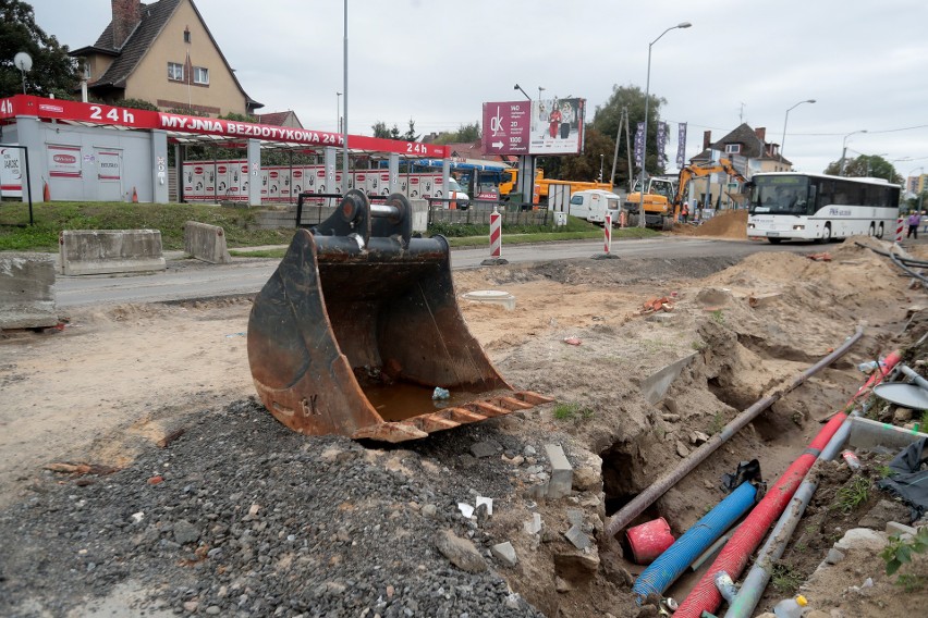 Najwcześniej przez ul. Granitową pojedziemy w listopadzie. Koniec prac na węźle w 2021 roku   