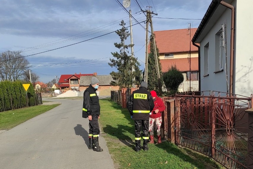 Strażacy z Grębowa wyruszyli z puszkami na datki dla pogorzelców (ZDJĘCIA)