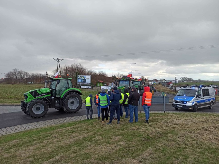 Rolnicy blokują drogi na Dolnym Śląsku. Do protestujących...