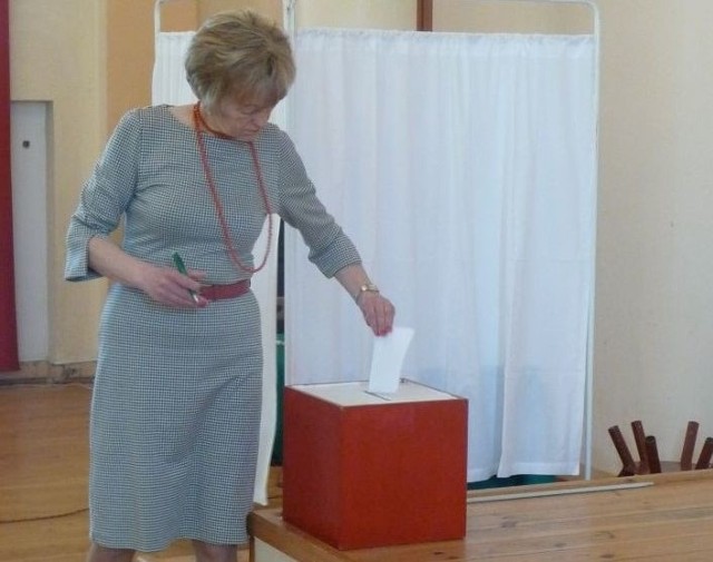 W głosowaniu tajnym stosunkiem głosów 11 do 11 zdecydowali, że  Zbigniew Rafalski będzie nadal przewodniczył obradom Rady Miasta w Starachowicach