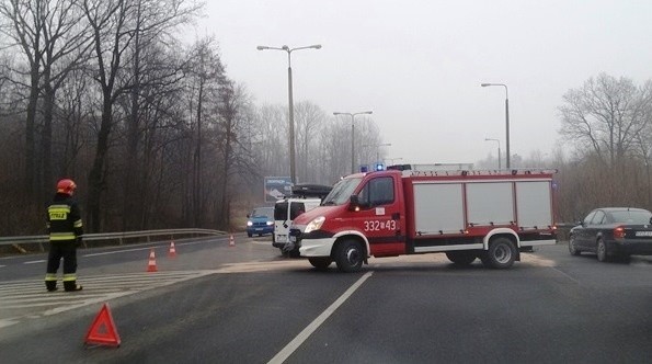 Wypadek w Bielsku-Białej: Do groźnie wyglądającego zderzenia dwóch samochodów doszło dziś ok. 8.15 w Bielsku-Białej na al. Andersa  w rejonie Marko