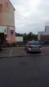 W Toruniu radiowóz zaparkował na kopercie