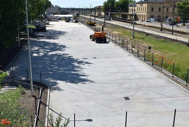 Budowa parkingu przy dworcu PKP w Inowrocławiu dobiega końca