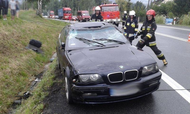 Bilsko. BMW na dachu. Kobieta przeżyła [ZDJĘCIA]