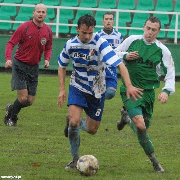 Nastąpiło sporo zmian w kadrze Karpat Krosno (niebiesko-białe stroje).