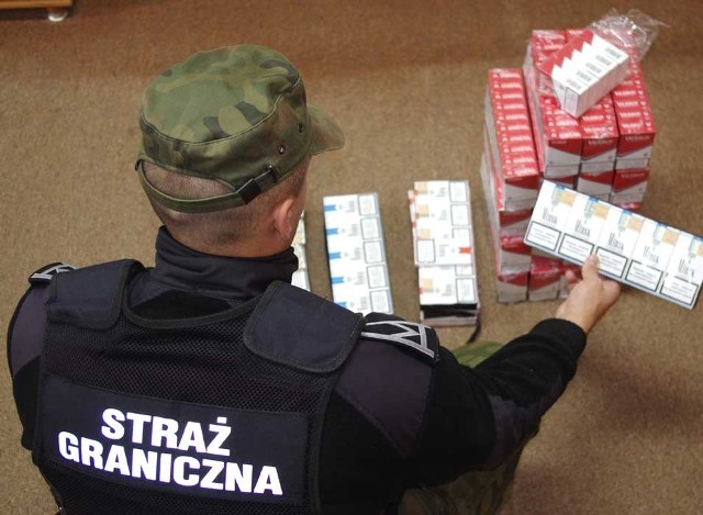 Prawie 6 tysięcy nielegalnych papierosów skonfiskowała w Kołobrzegu Straż Graniczna.