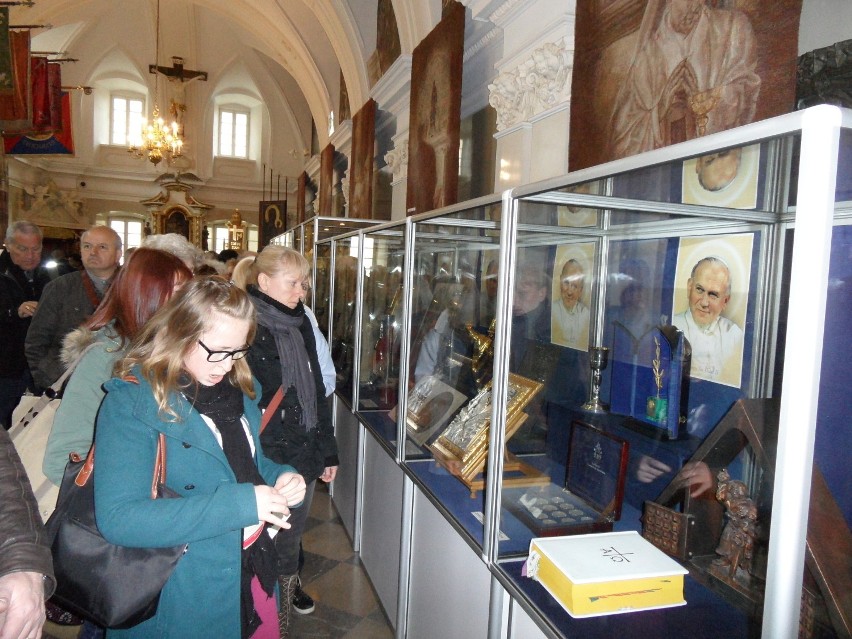 Wystawa wotów papieskich w Sali Rycerskiej na Jasnej Górze