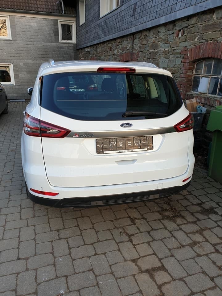 Skradziony biały Ford S MAX II w Szczecinie. Poznajesz to auto? 