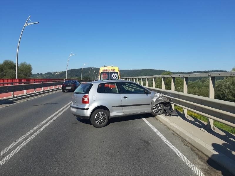 Nowy Sącz wypadek. Na obwodnicy północnej samochód uderzył w barierkę