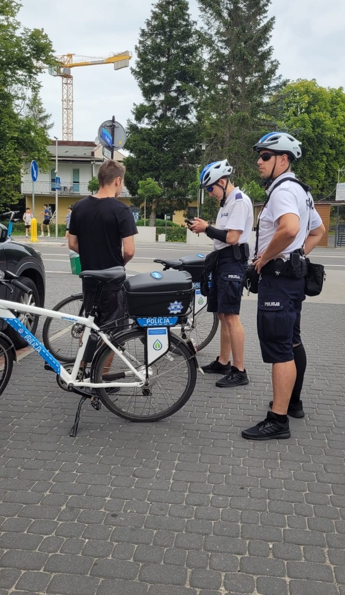 Stróże prawa z grupy rowerowej są nieco inaczej...