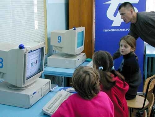 Podarowany przez TP S.A. sprzęt komputerowy dobrze służy szkolnej młodzieży.